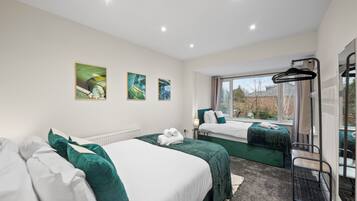 5 bedrooms, desk, iron/ironing board, free WiFi