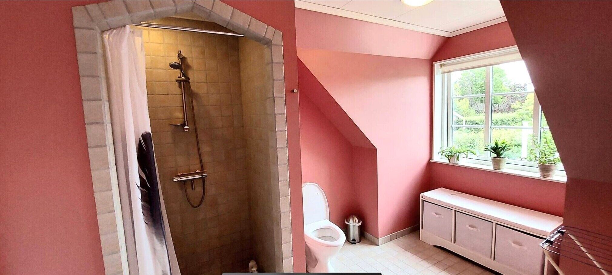 Bruser, hårtørrer, håndklæder, Sæbe