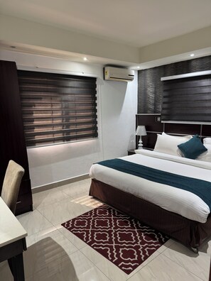 1 bedroom, iron/ironing board, WiFi, bed sheets - Charming 1-bedroom serviced apartment, in the heart of Airport Accra (Accra)