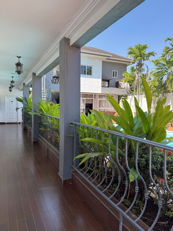 Property grounds - Charming 1-bedroom serviced apartment, in the heart of Airport Accra (Accra)