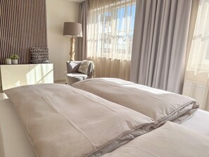 4 bedrooms, desk, iron/ironing board, travel cot