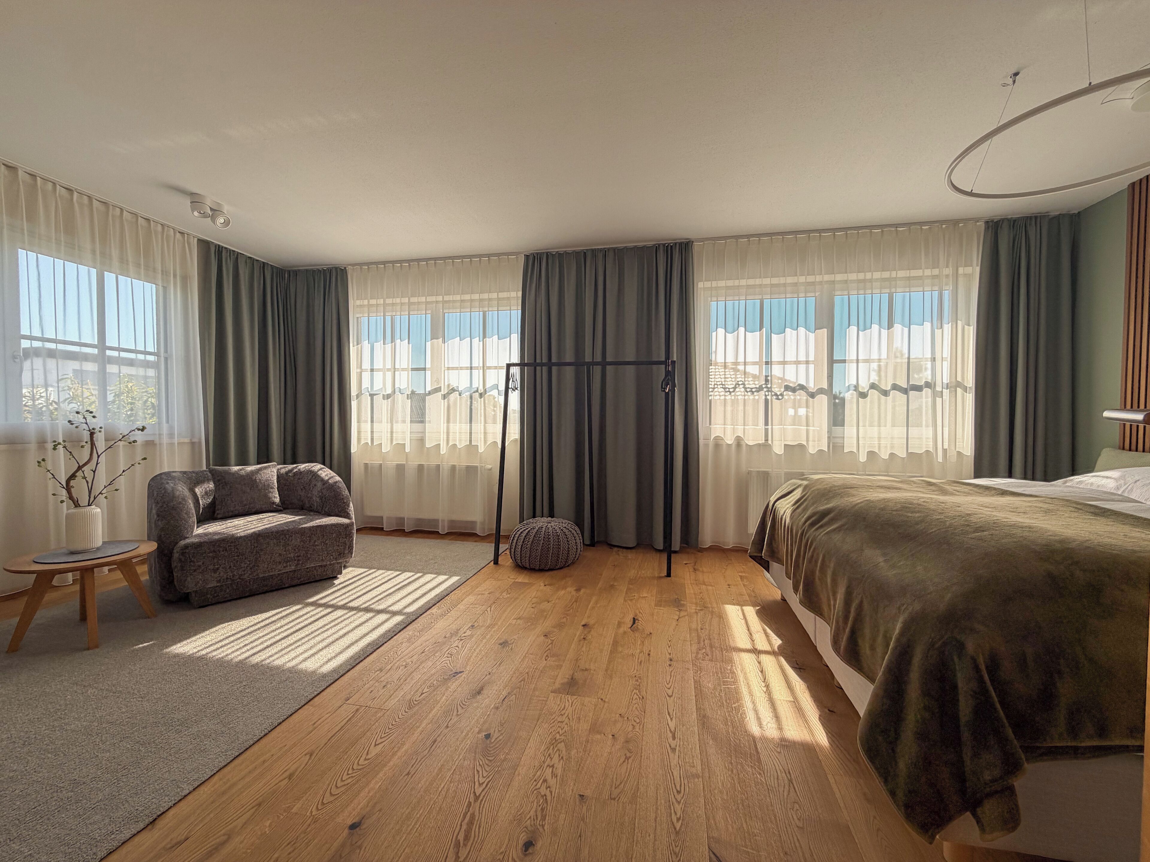 4 Schlafzimmer, Schreibtisch, Bügeleisen/Bügelbrett, Reisekinderbett