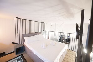 1 bedroom, in-room safe, iron/ironing board, free WiFi - Colorful Design Loft near Villa Pamphili (Roma)