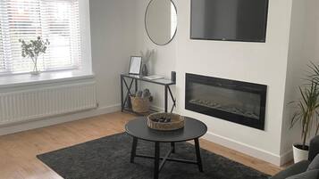 Rumah | Area keluarga | TV dan perapian