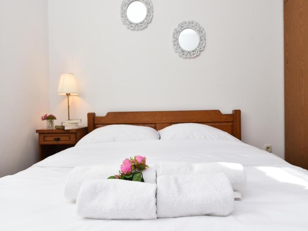 4 bedrooms, iron/ironing board, free cots/infant beds, free WiFi