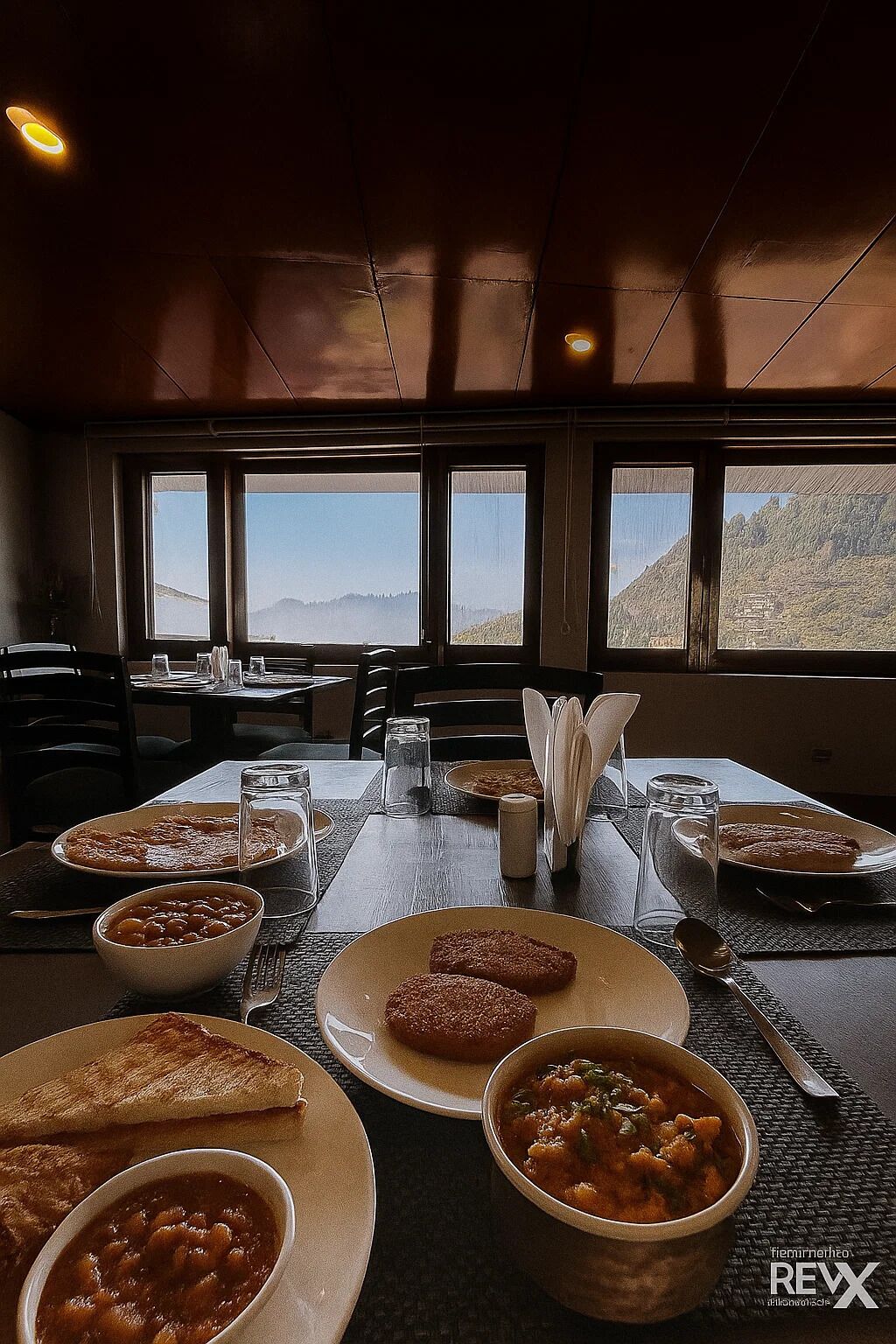 Petit déjeuner continental (350 INR par personne)