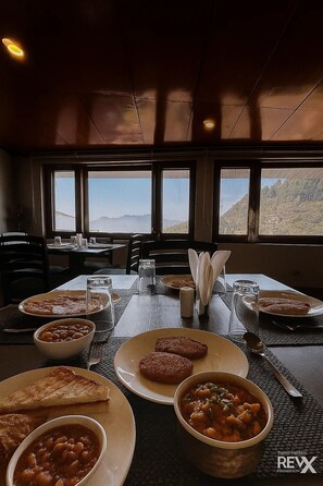 Petit déjeuner continental (350 INR par personne)