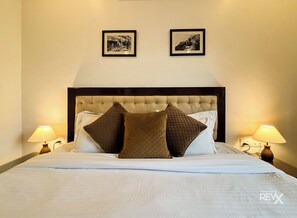 Quarto casal luxo | Wi-Fi de cortesia, roupa de cama