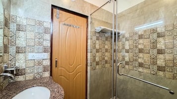 Executive Double Room | Bathroom | Shower, bidet, towels, soap