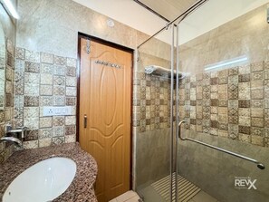 Executive Double Room | Bathroom | Shower, towels, soap, shampoo - Hotel Sunny Cot - Free Mall shuttle and Parking (Dehradun)