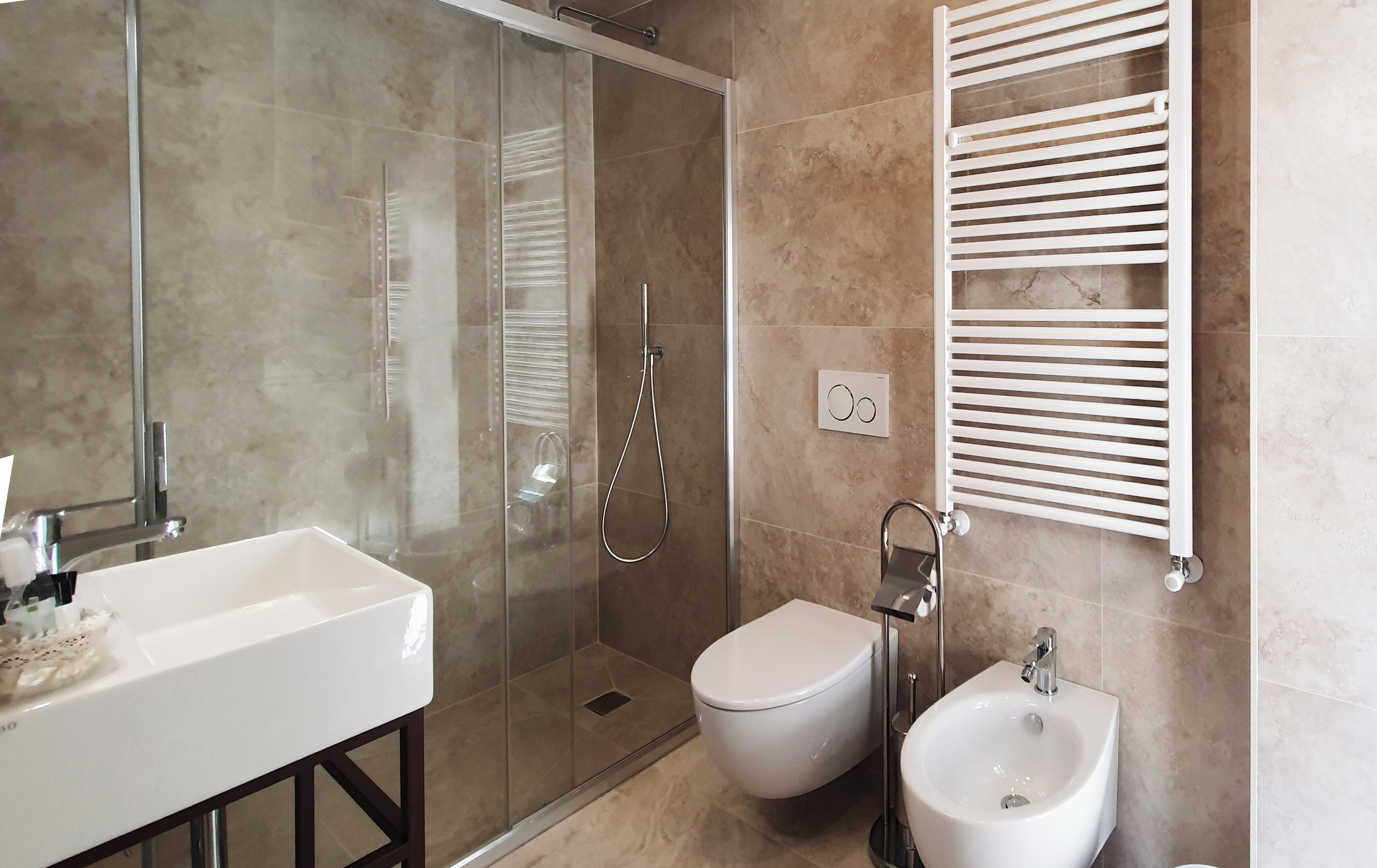 Deluxe Apartment, City View | Bathroom