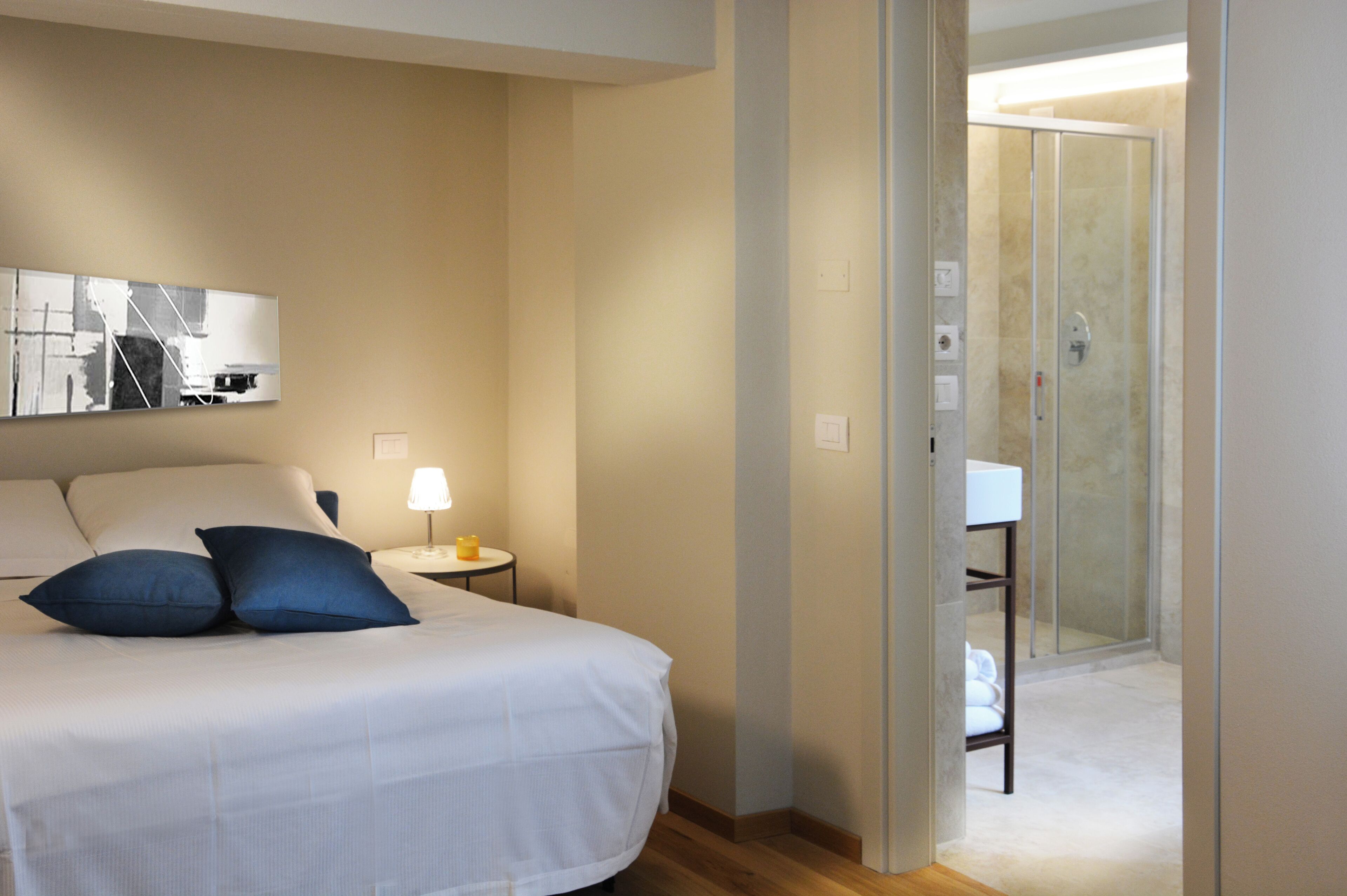 Executive Apartment | 1 bedroom, down duvets, laptop workspace, blackout curtains