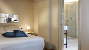 Executive Apartment | 1 bedroom, down duvets, laptop workspace, blackout curtains