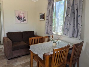 Family Cabin | Living area