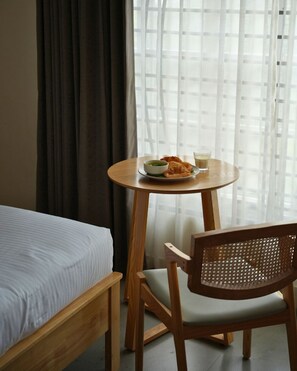TWO BHK APARTMENT WITH BALCONY | Premium bedding, down comforters, memory foam beds - Atmosfera (Bengaluru)