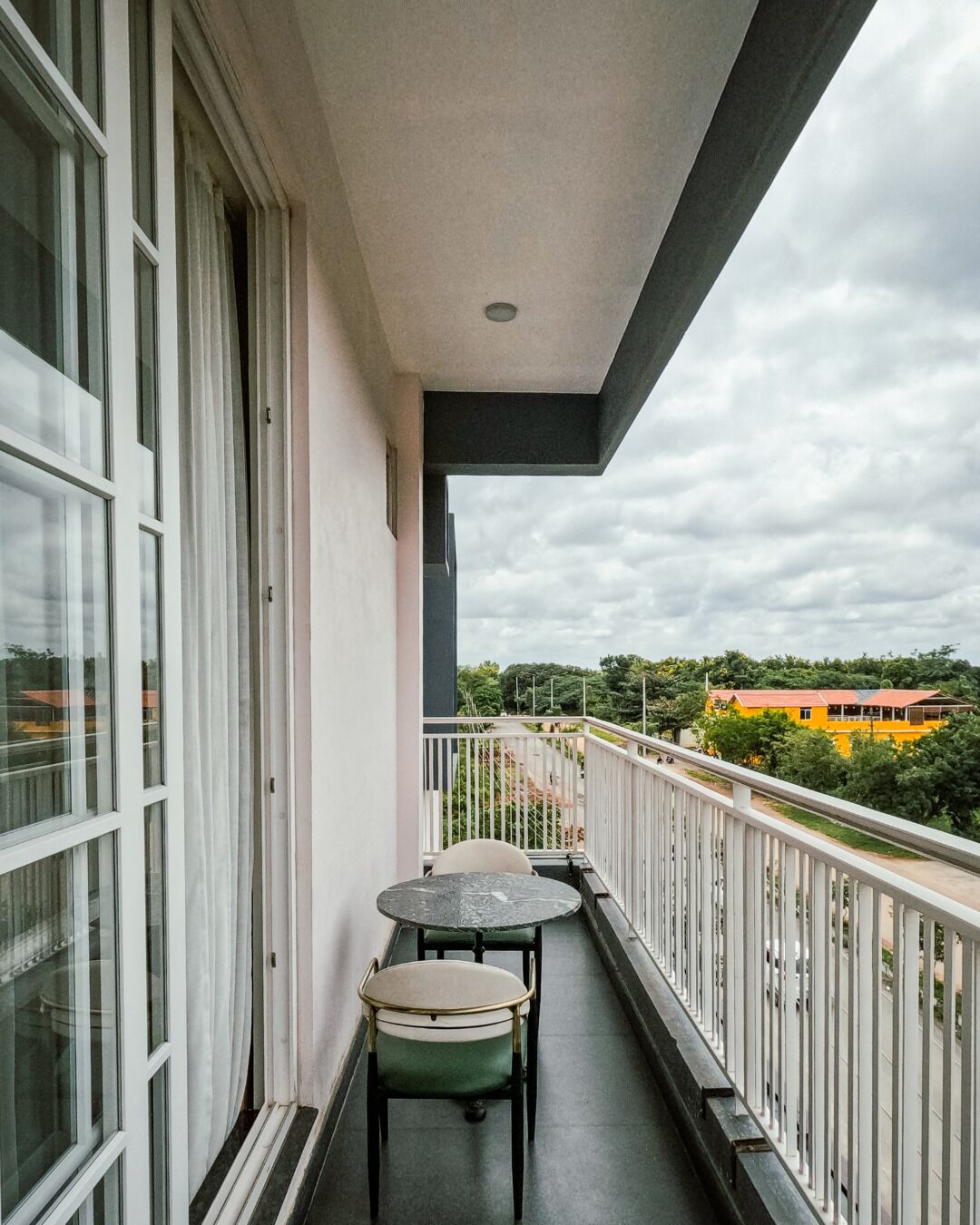 TWO BHK APARTMENT WITH BALCONY | Balkongutsikt