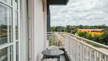 TWO BHK APARTMENT WITH BALCONY | Balkongutsikt