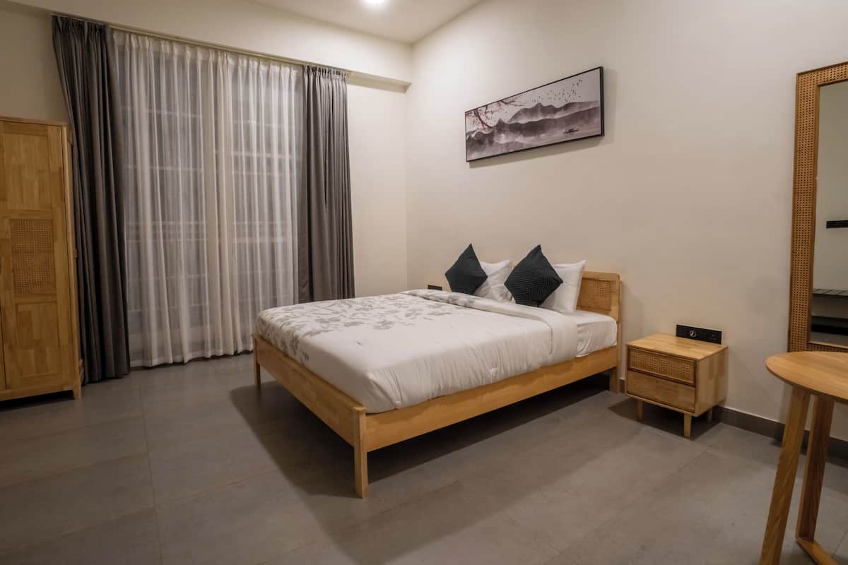 Superior Apartment, Garden View | Iron/ironing board, free WiFi