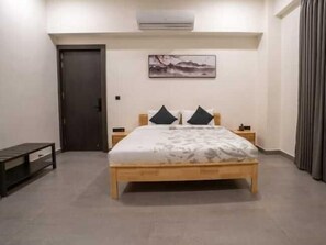 TWO BHK APARTMENT WITH BALCONY | Premium bedding, down comforters, memory foam beds - Atmosfera (Bengaluru)
