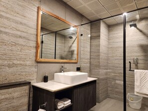 TWO BHK APARTMENT WITH BALCONY | Bathroom | Shower, towels, soap, shampoo - Atmosfera (Bengaluru)
