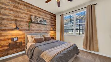 2 quartos, escrivaninha, ferros/tábuas de passar roupa