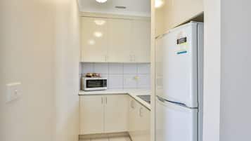 Apartment | Private kitchen | Mini-fridge, cookware/dishes/utensils