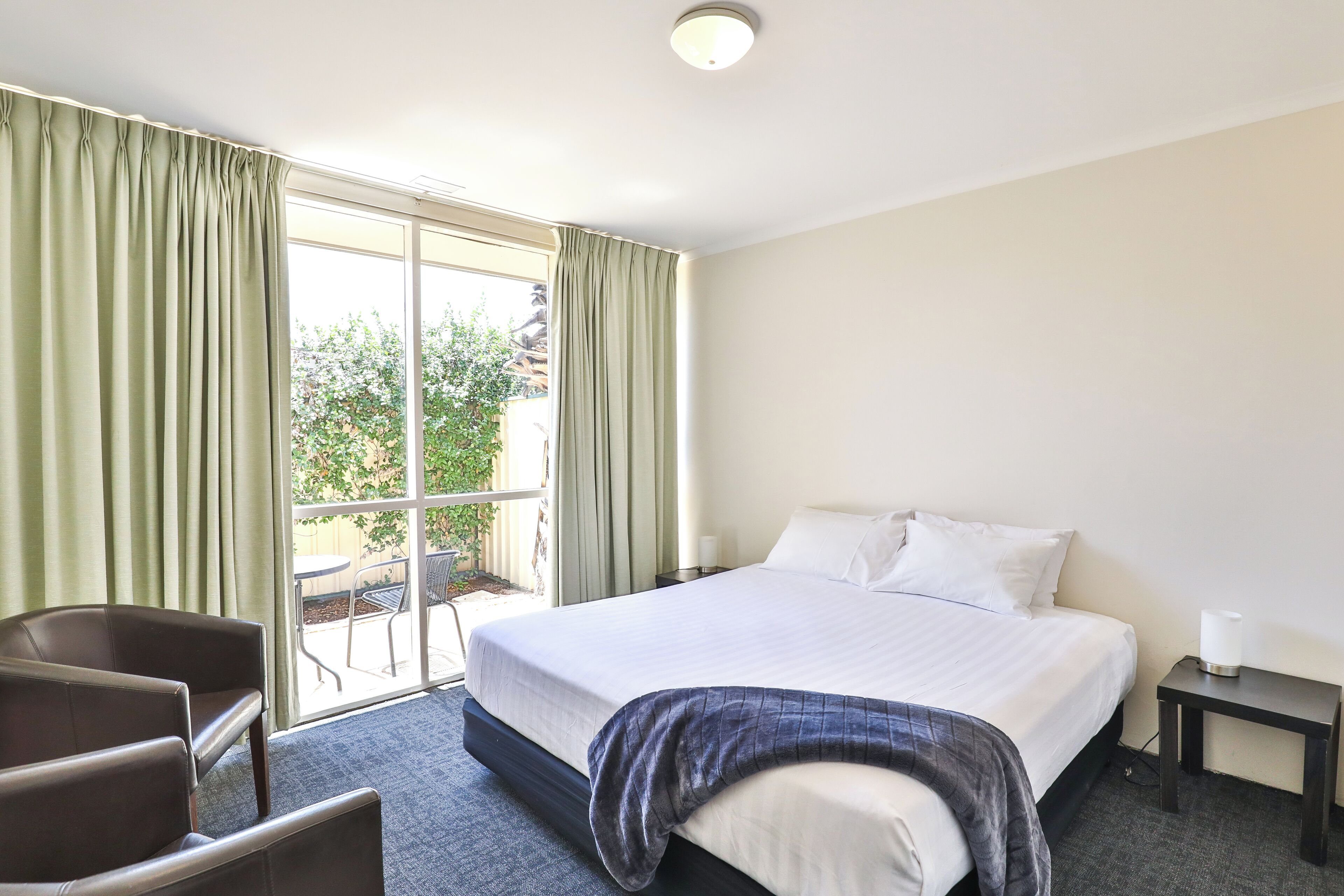 Apartment | Desk, laptop workspace, iron/ironing board, free WiFi