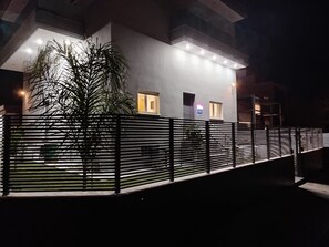 Front of property - Aloha Inn (Spata-Artemida)