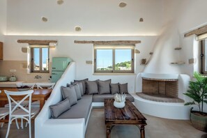 Villa, Mountain View | Living area | Smart TV, fireplace