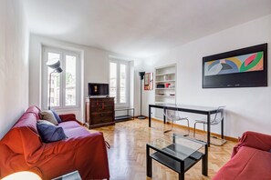 Apartment, 1 Bedroom, Non Smoking, City View | Living area | 32-inch flat-screen TV with cable channels