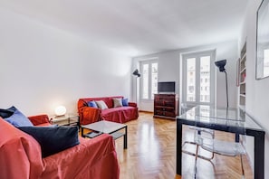 Apartment, 1 Bedroom, Non Smoking, City View | Living area | 32-inch flat-screen TV with cable channels