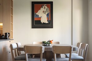 Villa, vista al jardín | Comedor