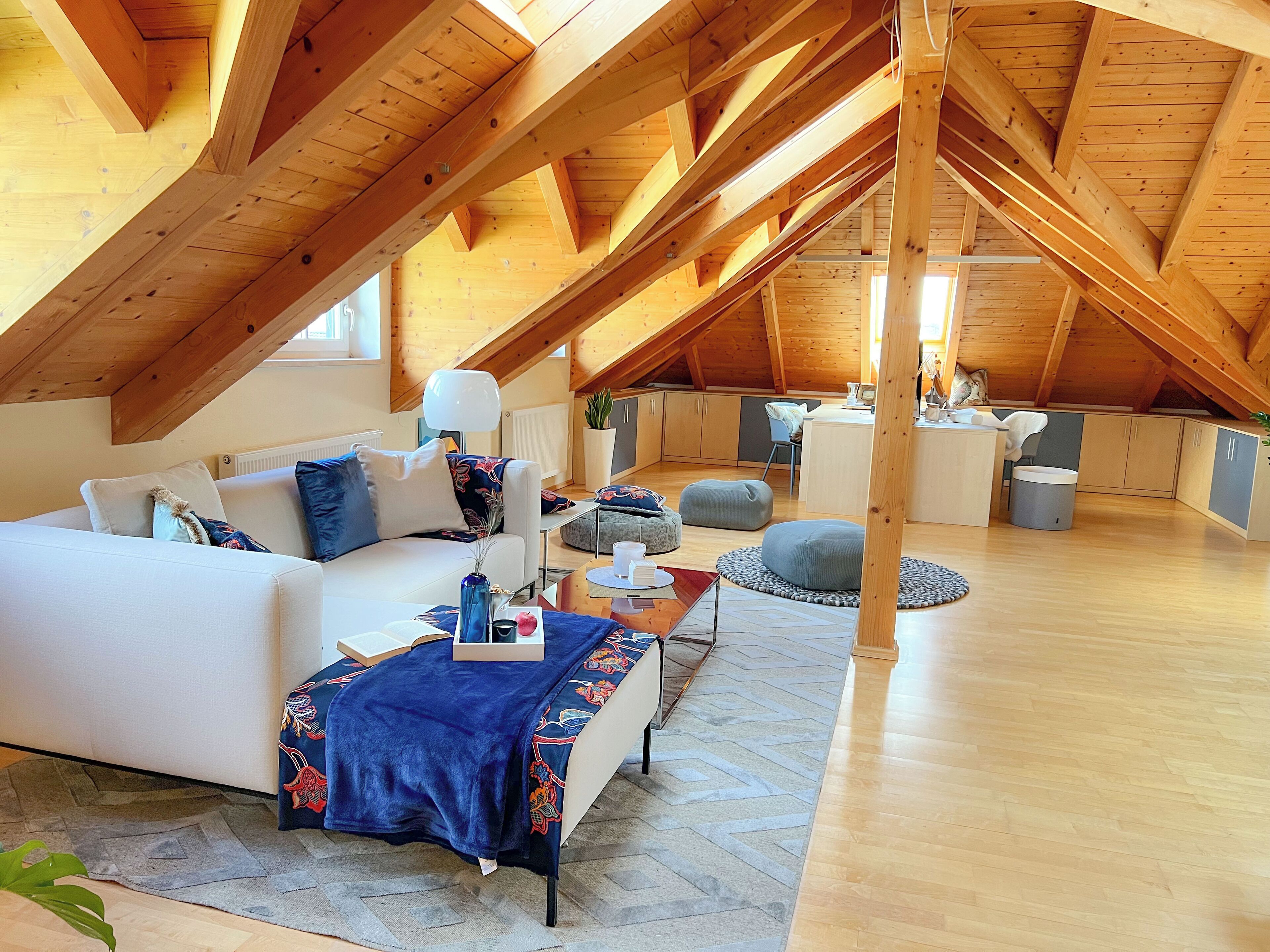 Fernseher, Kamin, Tischfußball