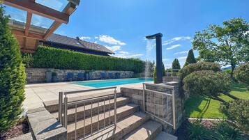 Piscina all'aperto, una piscina riscaldata