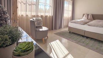 9 bedrooms, desk, iron/ironing board, travel crib