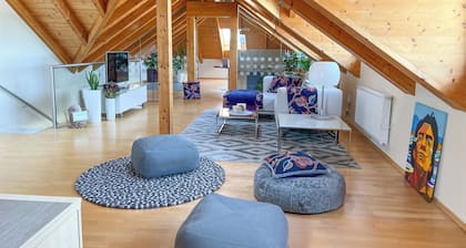 Villa Seekirchen: Exclusive living with private pool and garden for families