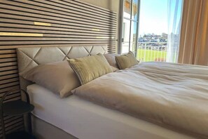 9 bedrooms, desk, iron/ironing board, travel cot - Villa Seekirchen: Exclusive living with private pool and garden for families (Seekirchen am Wallersee)