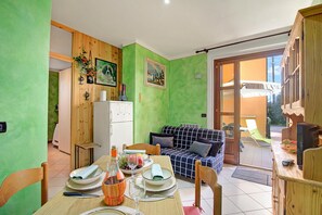 Family Apartment, Multiple Bedrooms (Holiday Sun Puegnago | Terrace & Pool) | Interior - Holiday Sun Puegnago Terrace & Pool (Puegnago del Garda)