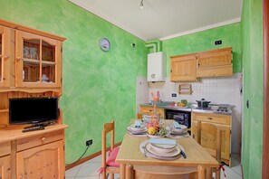 Family Apartment, Multiple Bedrooms (Holiday Sun Puegnago | Terrace & Pool) | Dining - Holiday Sun Puegnago Terrace & Pool (Puegnago del Garda)