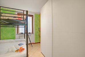Departamento familiar, varias habitaciones (Holiday Sun Puegnago | Terrace & Pool) | 1 habitación, wifi gratis y ropa de cama
