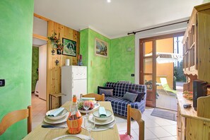 Family Apartment, 1 Bedroom (Holiday Sun Terrace private & shared) | Interior