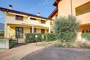 Family Apartment, Multiple Bedrooms (Holiday Sun Puegnago | Terrace & Pool) | Exterior