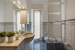 Standard Apartment, Multiple Bedrooms, Lakeside (Maderno Sweet Home) | Bathroom