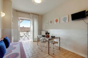 Standard Apartment, Multiple Bedrooms, Lakeside (Maderno Sweet Home) | Dining