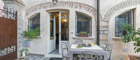 屋外ダイニングエリア