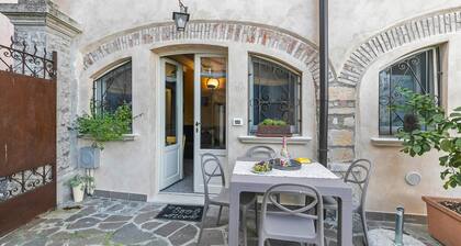 Sole Priscilla House- Terrace & parking
