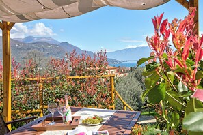 Outdoor dining - Sole Priscilla House- Terrace & parking (Salò)