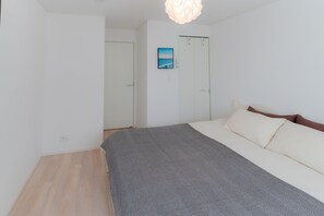 4 bedrooms, desk, iron/ironing board, free WiFi