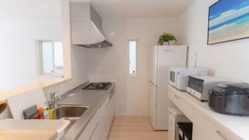 Fridge, microwave, stovetop, coffee/tea maker