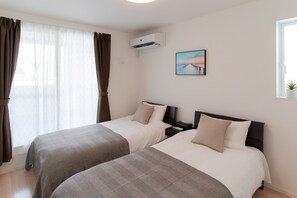 4 slaapkamers, een bureau, een strijkplank/strijkijzer, gratis wifi